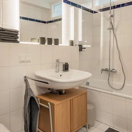 Apartman Auszeit Im Loft I Inkl Parkplatz I Balkon I 49 Qm I 3 Min Zur Elbe I 1 Schlafzimmer I Laubegast *